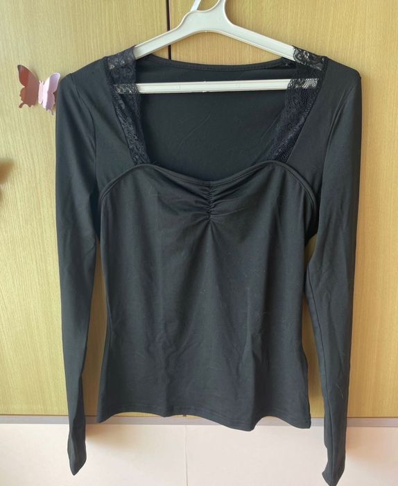 Черна блуза с дълъг ръкав