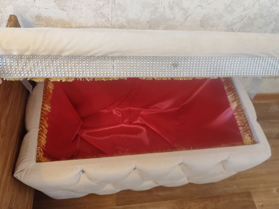 Продам пуфик почти новый