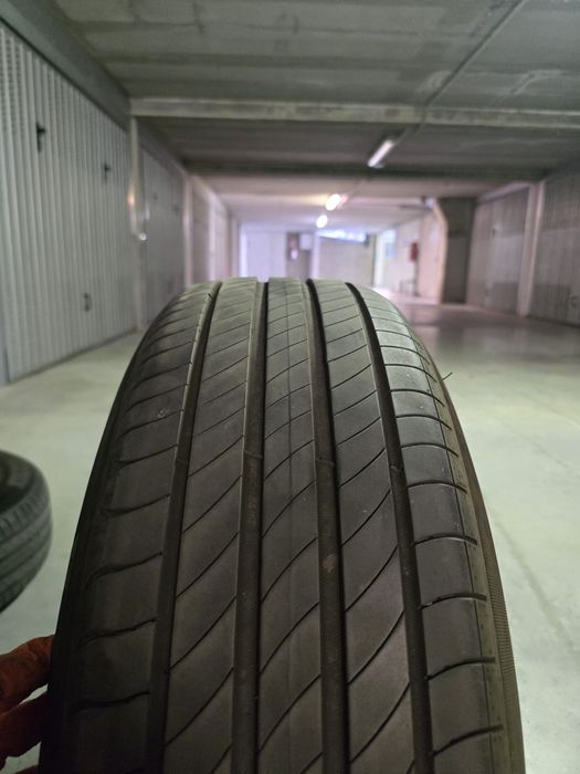 Anvelope vara Michelin 215 65 17 in stare foarte buna