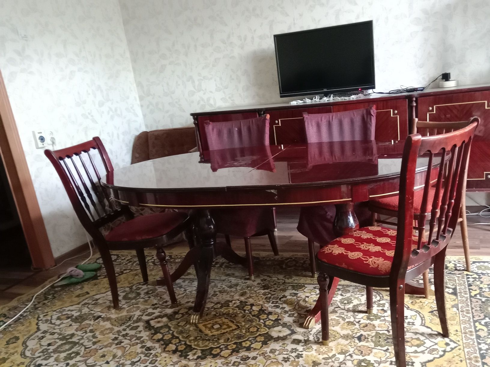 Стол раздвижной в гостиную