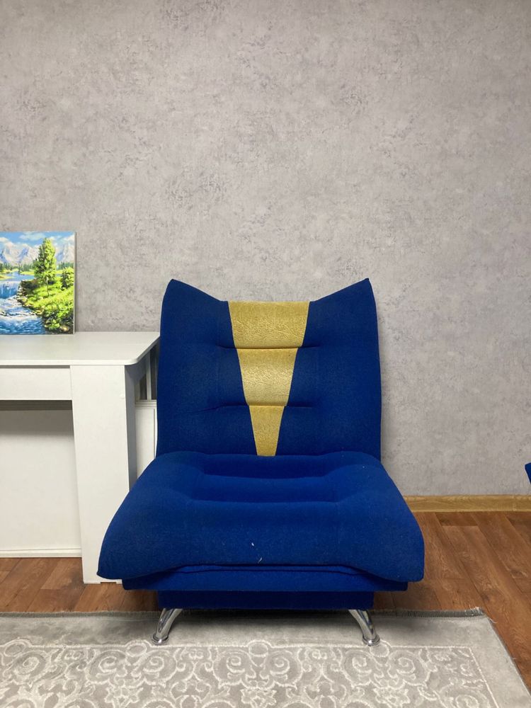 Продам диван с 2 креслами