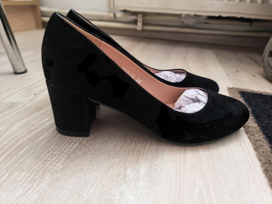 Pantofi negrii catifea