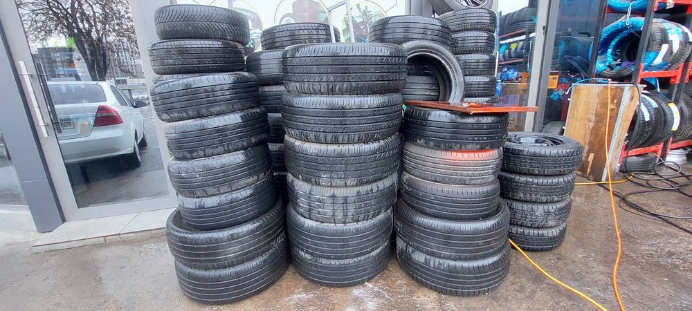 215 55 R17 Goodyear trecker 2