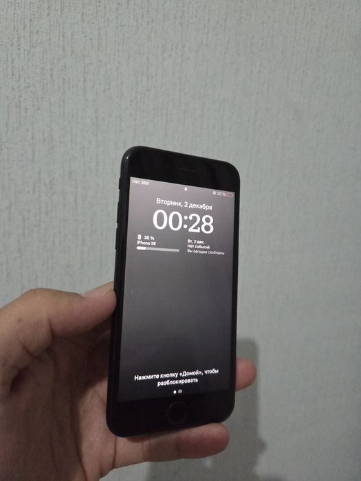 Продам телефон iPhone SE