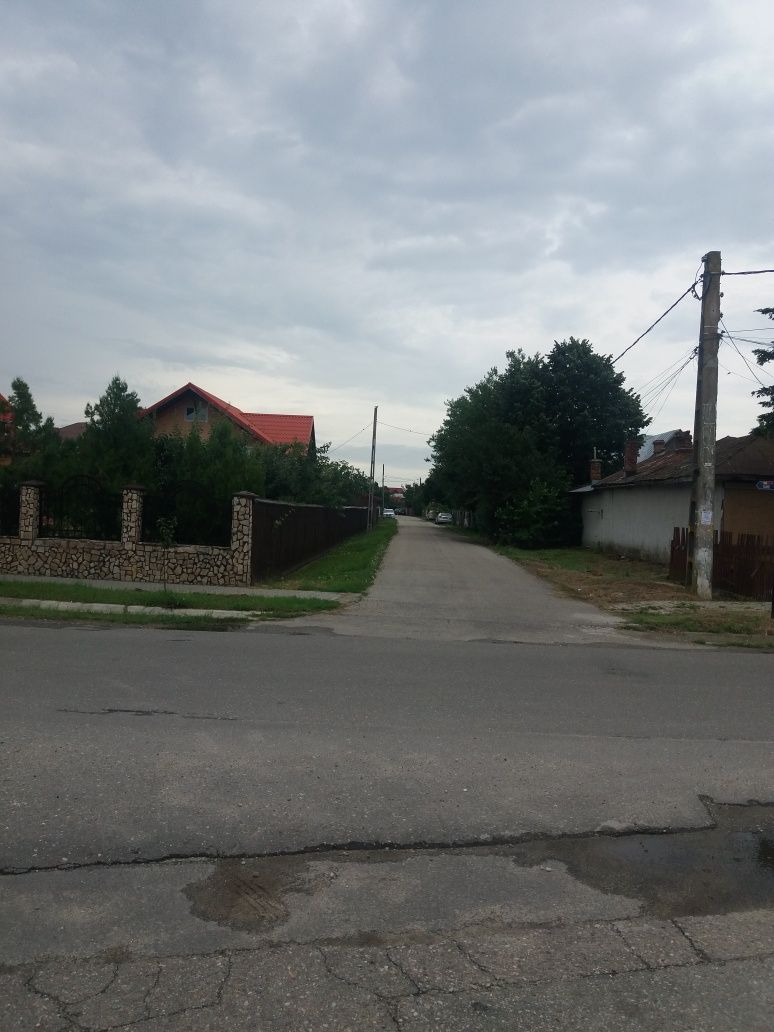 Teren intravilan 700mp între case,cu tote utilitațile,proprietar.