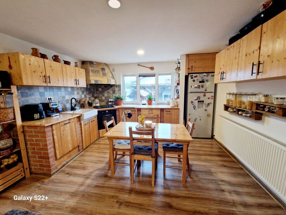 Casa parter 4 camere si curte 400 mp Mogosesti (Adunatii Copaceni)