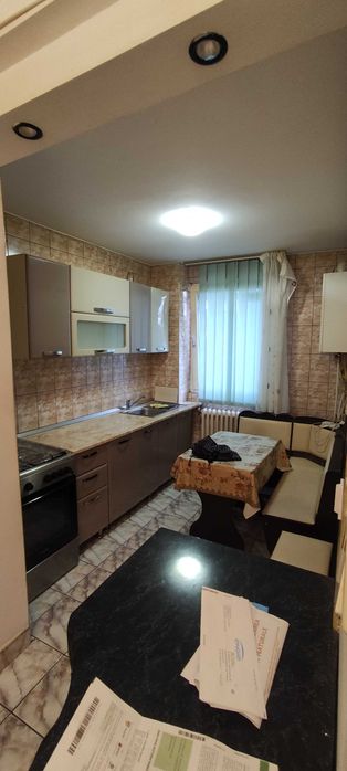 Apartament 3 camere de închiriat