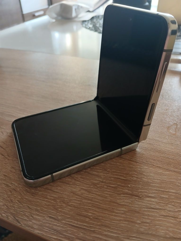 Samsung Z Flip 5 SM - F731B