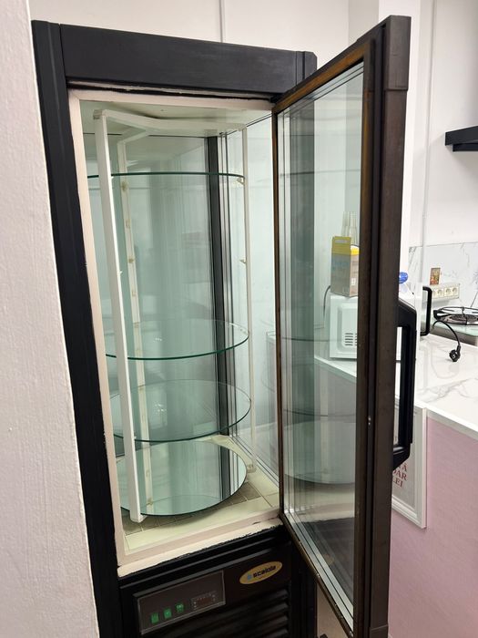 Vand vitrina verticala, hota si plita clatite