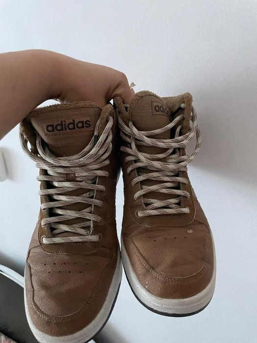 Vand Adidas Hoops 42,5