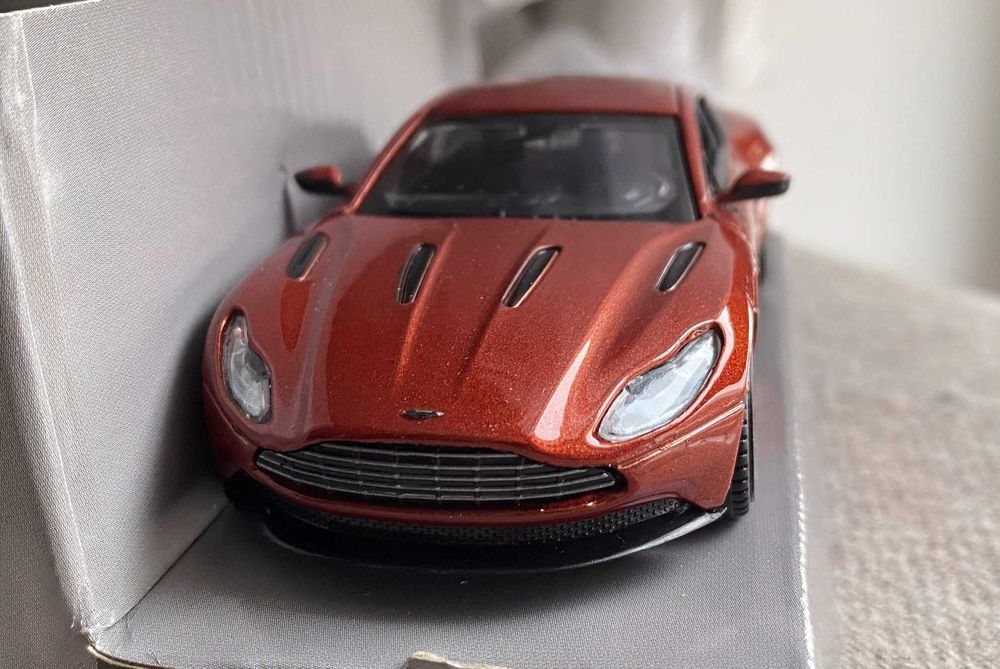 Macheta Aston Martin Db11 1 43 - noua la cutie - metal