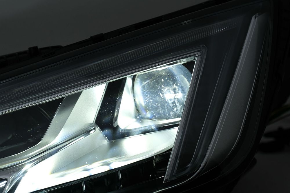 Faruri LED compatibil cu Audi A4 B9 8W (2016-2018) conversie de la Xen