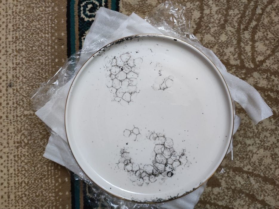 Продаю НОВЫЕ большие десертные тарелки-6 штук.