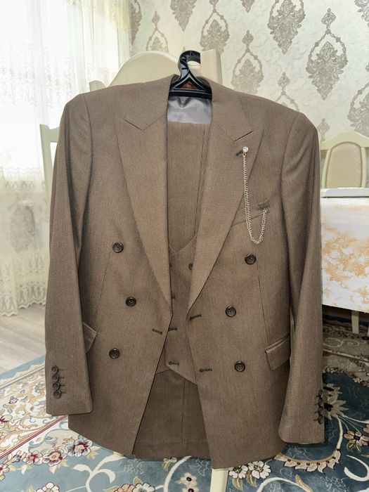 Продам Костюм-тройка