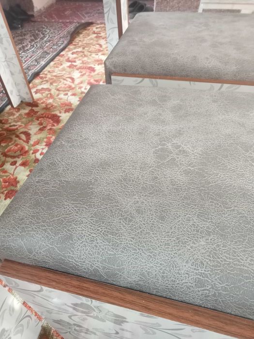 Стол и табуретка набор