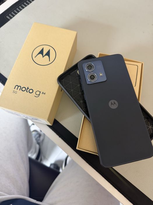 Motorola G84 5G 256GB, 12GB RAM, full box cu încărcător și husă