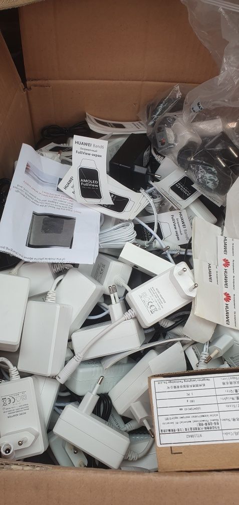 Продам зарядные устройства, блоки питания. Новые.