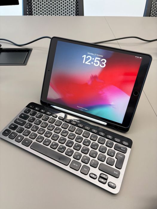 iPad Air 256Gb (2019), стилус, клавиатура, чехол