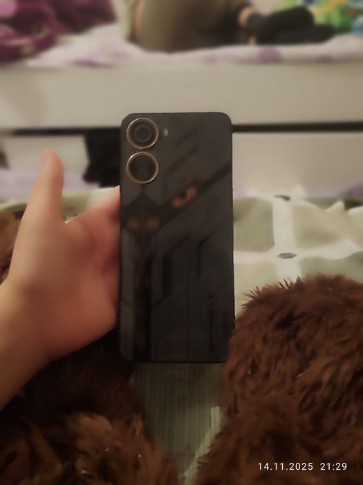 Продаю Игровои телефон нубия зте 2G есть царапина