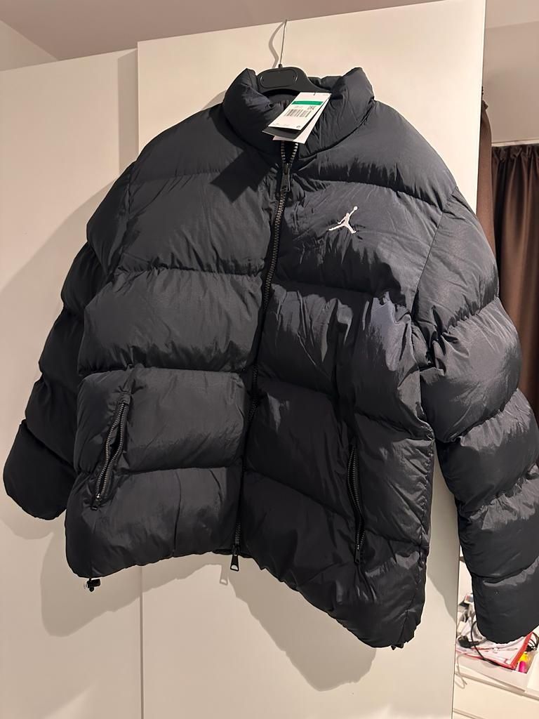 Vând geaca nouaNike Jordan Essential Poly Puffer Jacket  XL