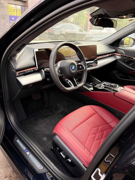 1 год гарантия BMW i5 40L (2025)