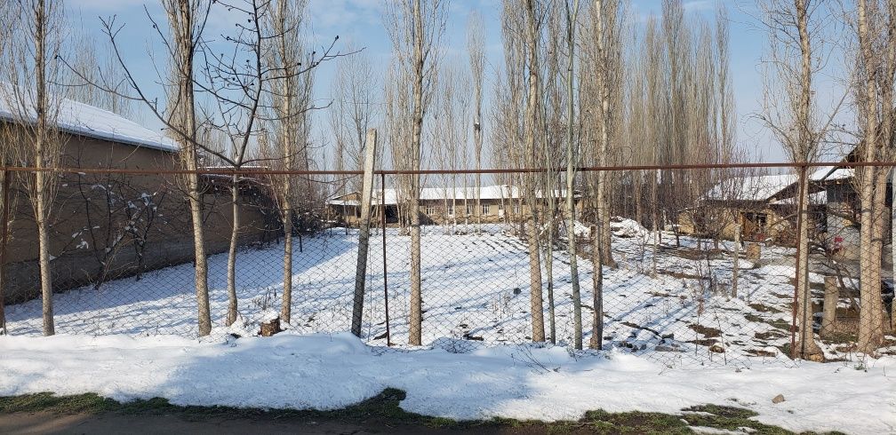 Ushastka sotiladi 8 sotix oshiq yeri bor