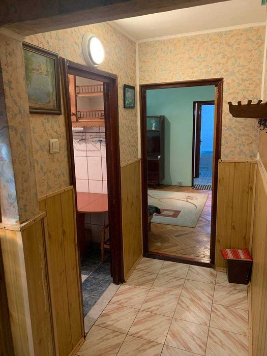 Apartament 3 camere de vânzare | Etaj 1 | Balcon | Geam la baie |