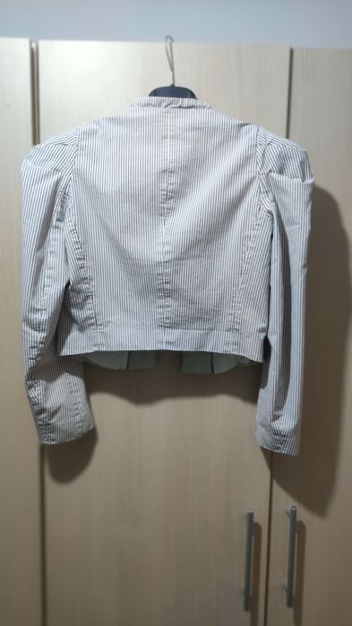 Sacou cu umeri supradimensionați Zara