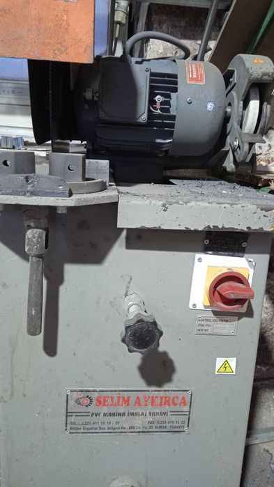 Vând mașină de tăiat fier