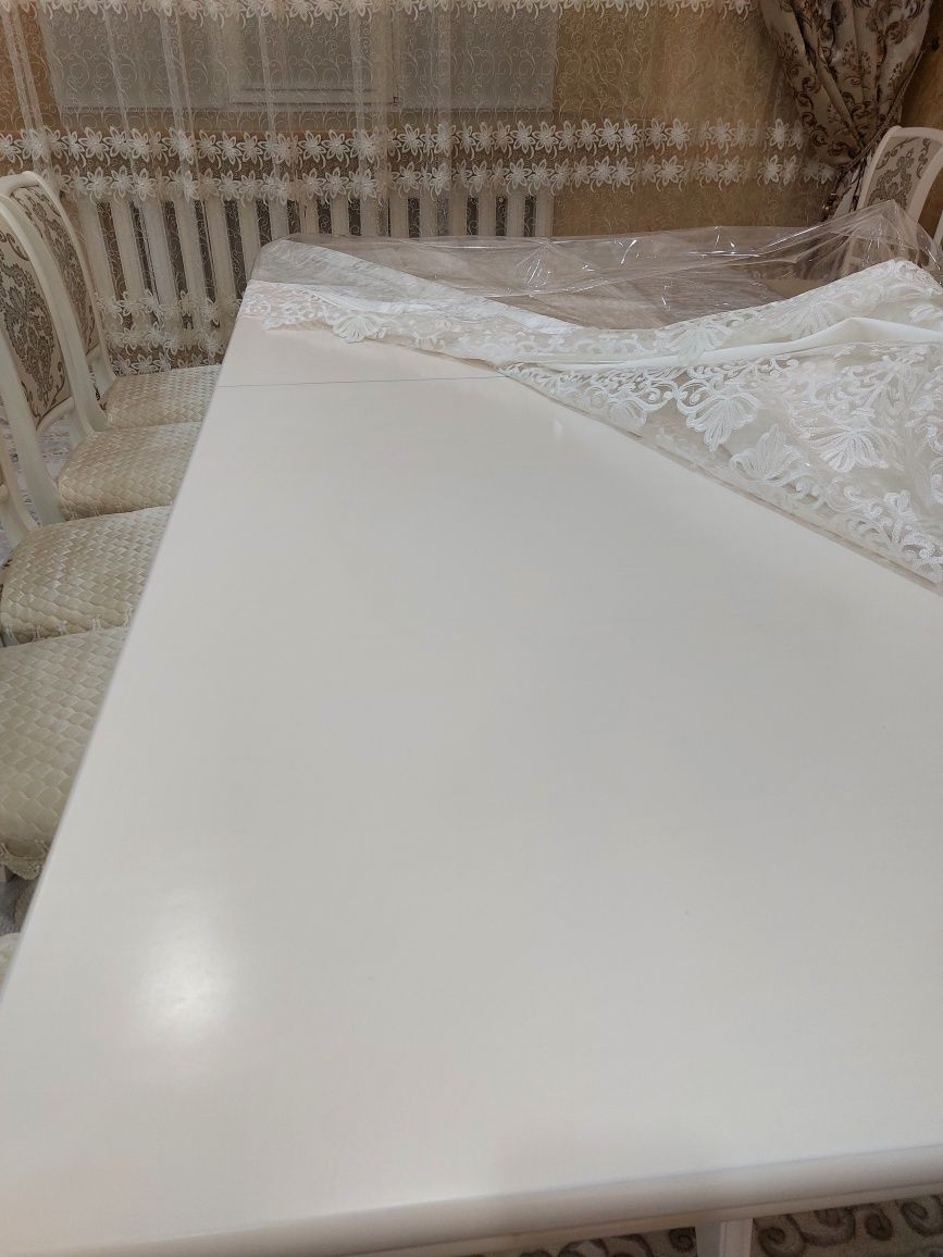 Продам стол 3м белого цвета