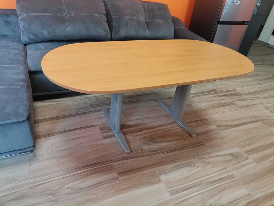 Кухненска маса с метални крака