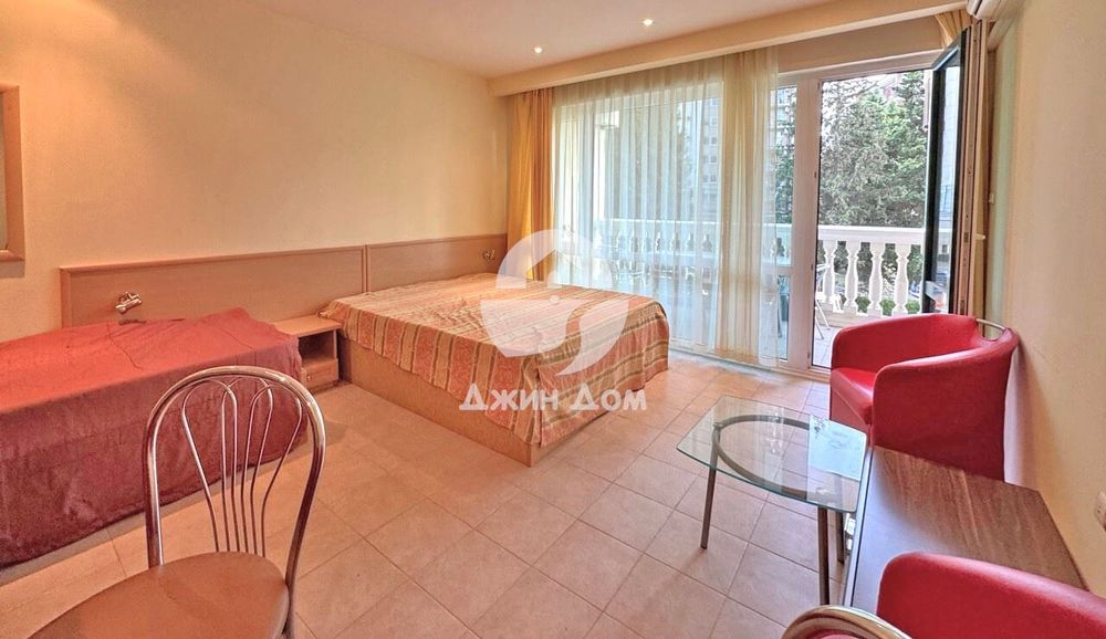 Едостаен апартамент с НИСКА ТАКСА ПОДДРЪЖКА в к-с „Планета“, Сл. бряг