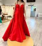 Червена бална рокля на Terani Couture