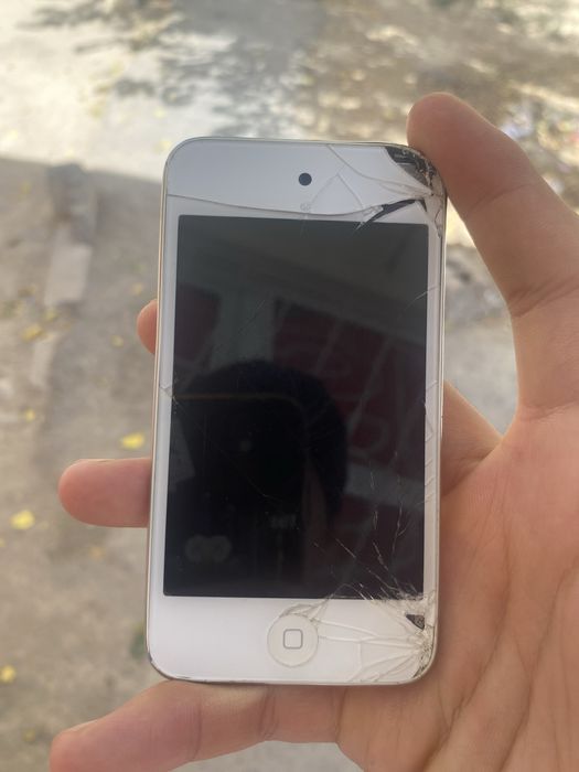 iPod 8GB экран сломаный