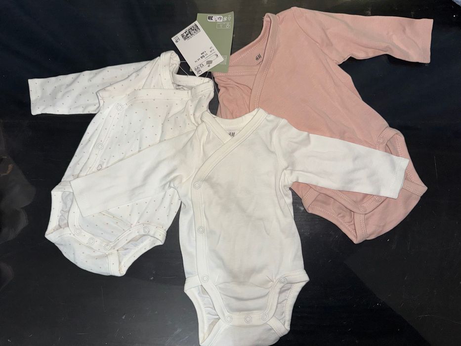 Боди для новорождённых фирмы HM