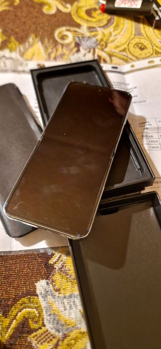 Samsung galaxy flip 5 este in garantie