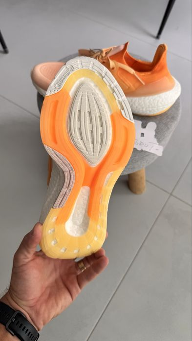 Adidas Ultraboost 22 Pulse Amber Flash
