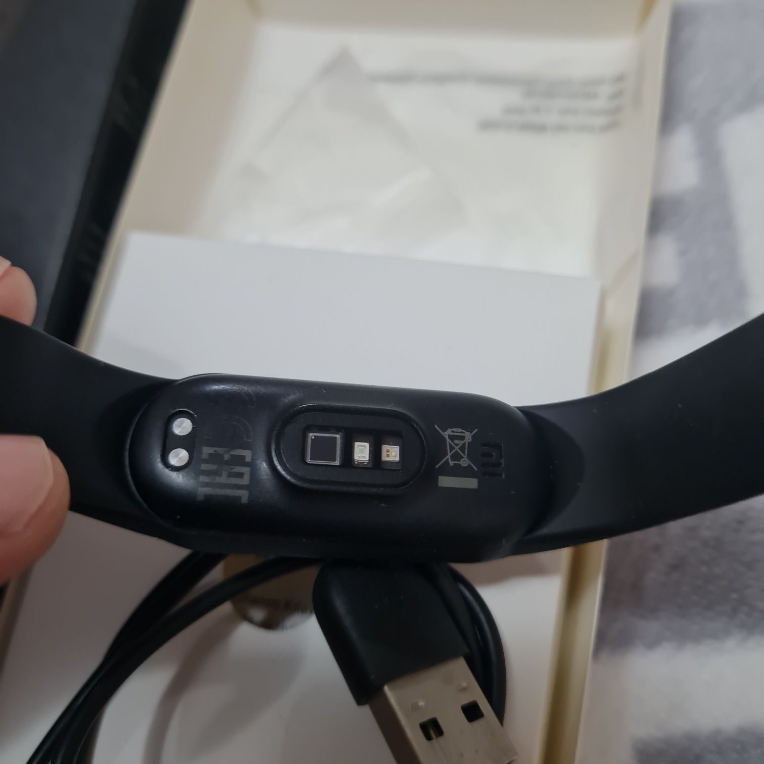 Продается смарт браслет Mi Band 6
