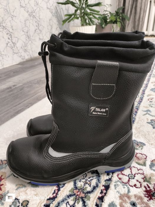 Зимний етік сатылады. Фирма талан . Бағасы 10000 . Торг бар