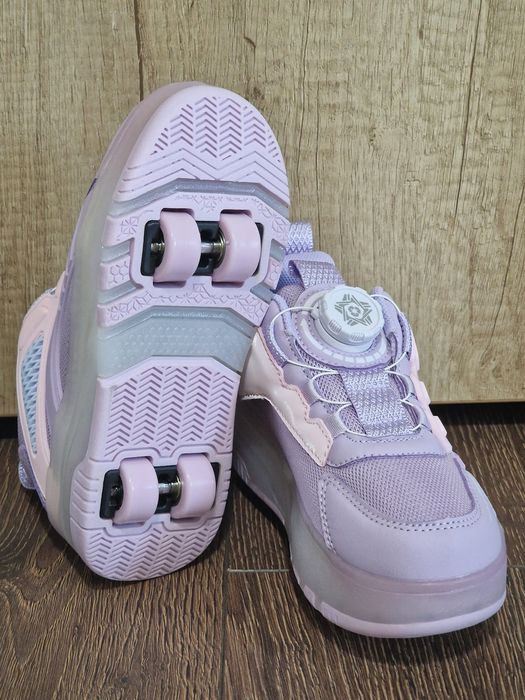 Adidasi cu role  și leduri reincarcabile