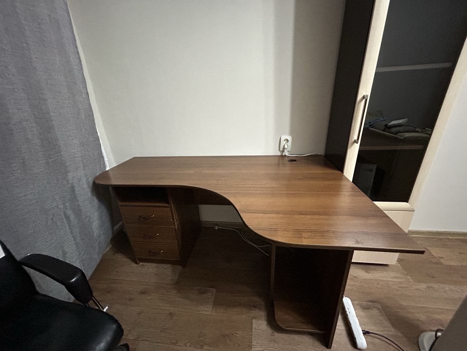 Продам стол