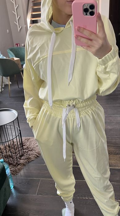 Спортни сетове в различни цветове