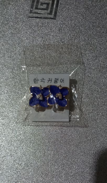 Продам новые серьги.