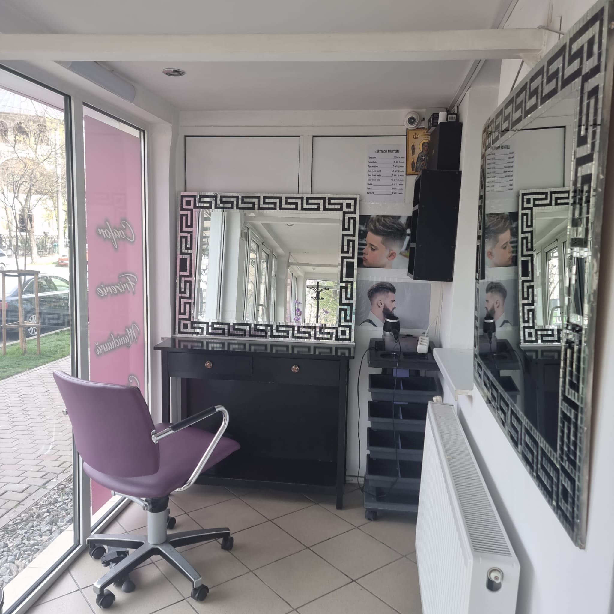 Inchiriez salon/ spatiu comercial  Alexandru cel bun