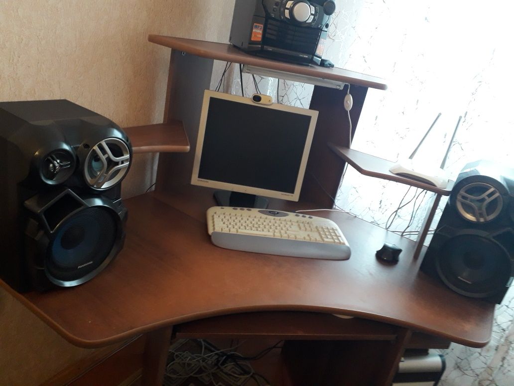 Компьютерный стол