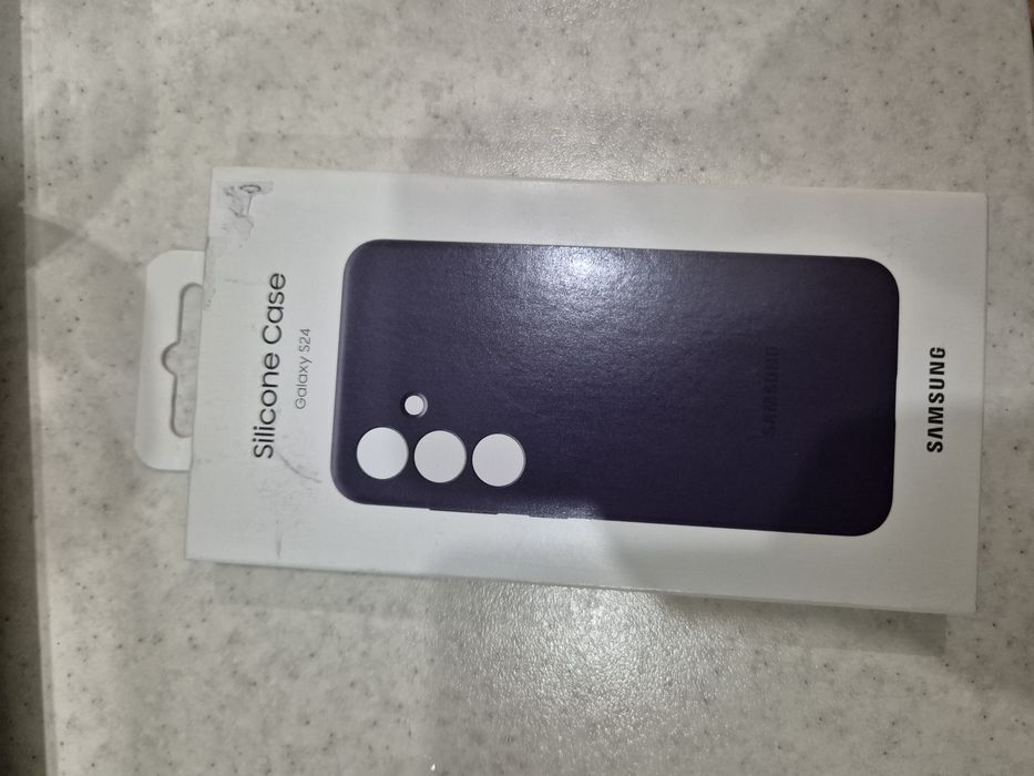 Запечатенный чехол оригинал новый за 3500