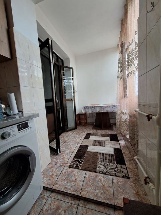 Vând Garsoniera situata în zona Far