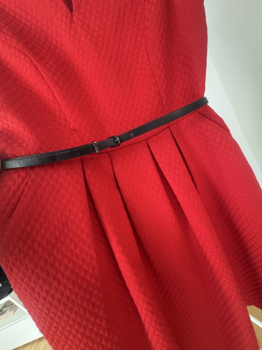 Червена рокля Reserved