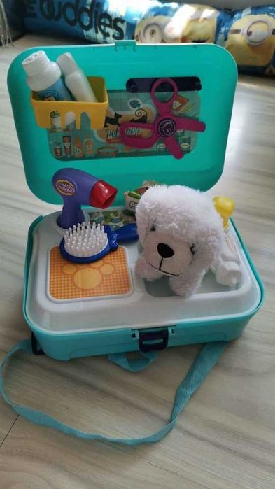 различни ранички с играчки
