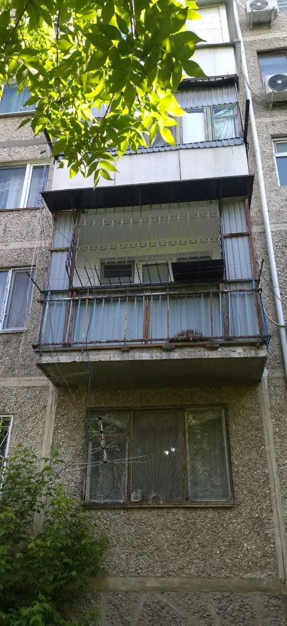 Решетка железная для балкона 1 комн квартиры 103 серии